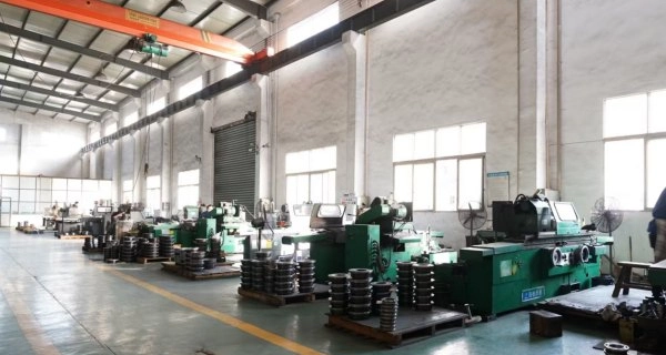 Grinding machines on the DEKEER production floor