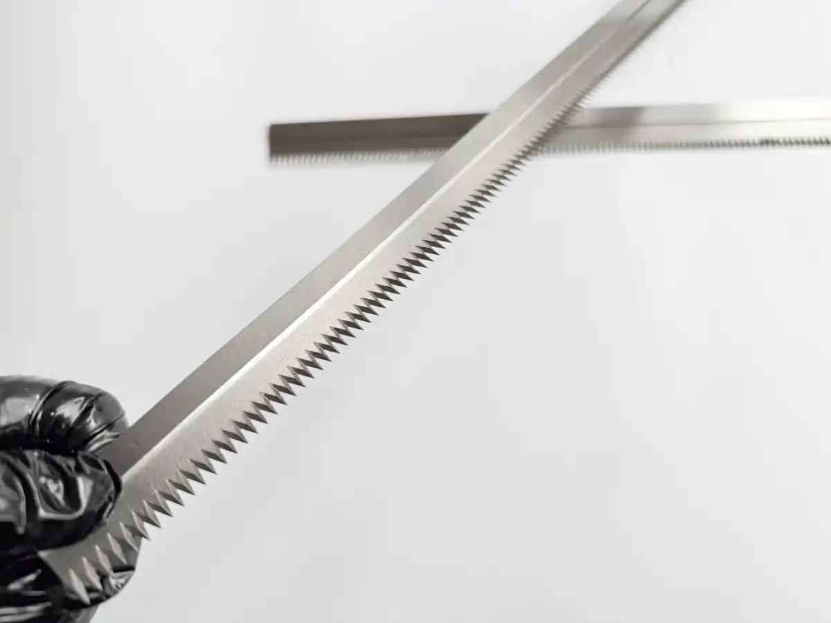 Long serrated knife