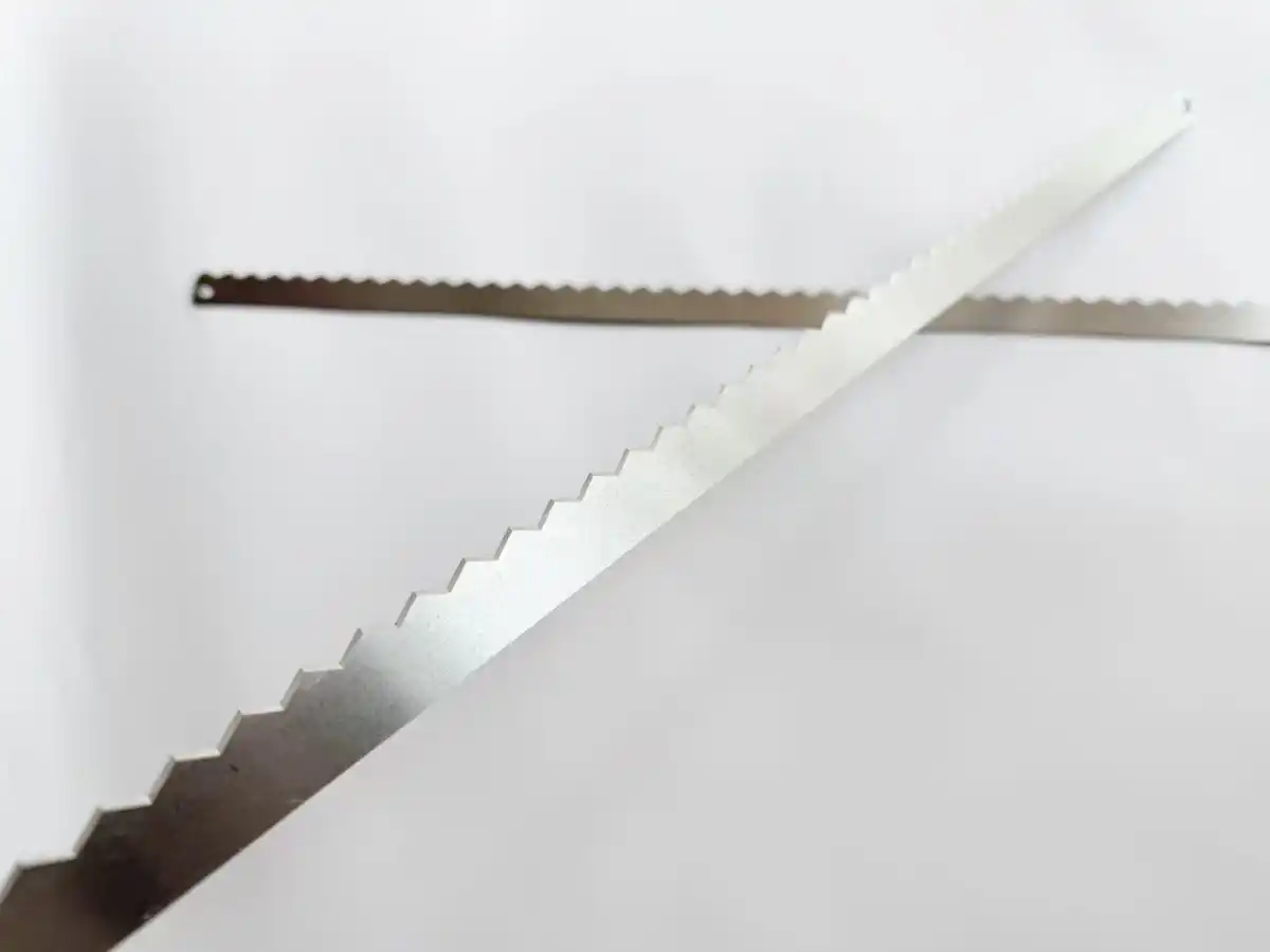 Long serrated knife