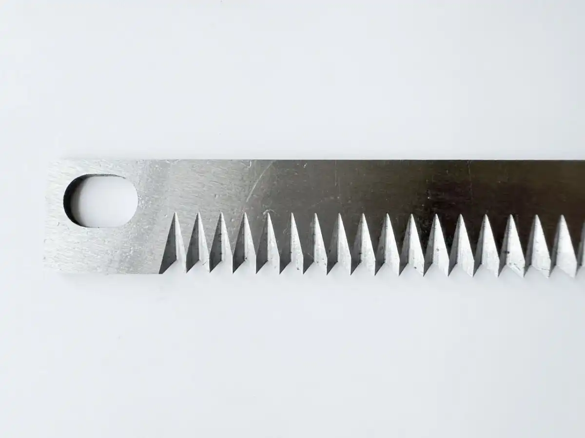 serrated cutting blades